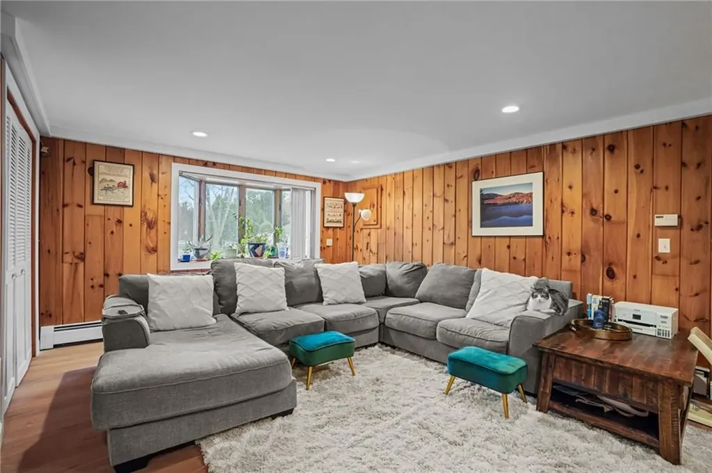 9 Rosedale Avenue Barrington RI 02806