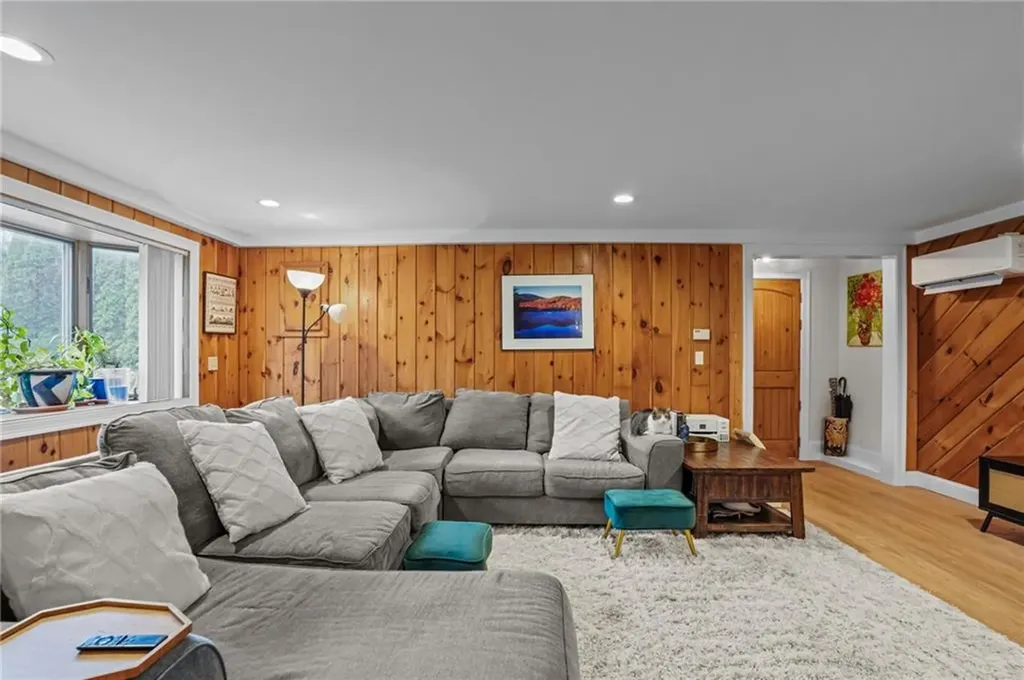 9 Rosedale Avenue Barrington RI 02806