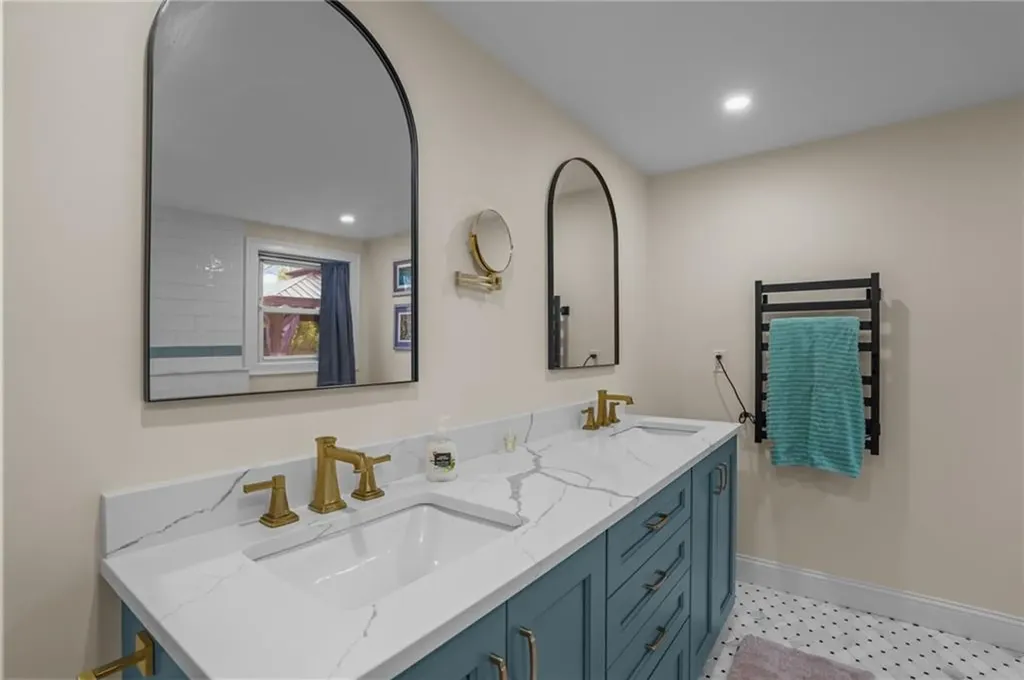 9 Rosedale Avenue Barrington RI 02806