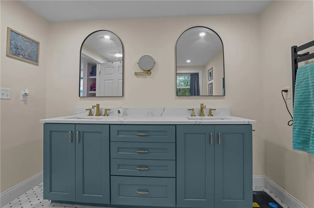9 Rosedale Avenue Barrington RI 02806