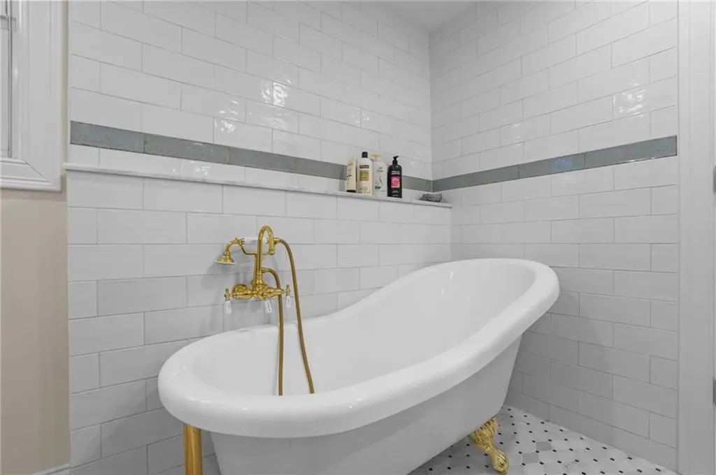 9 Rosedale Avenue Barrington RI 02806