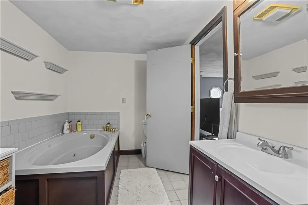 9 Rosedale Avenue Barrington RI 02806