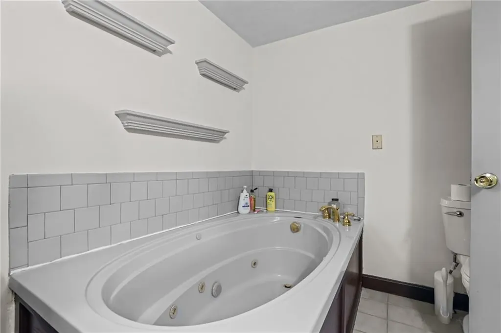 9 Rosedale Avenue Barrington RI 02806
