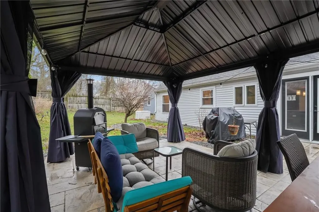 9 Rosedale Avenue Barrington RI 02806