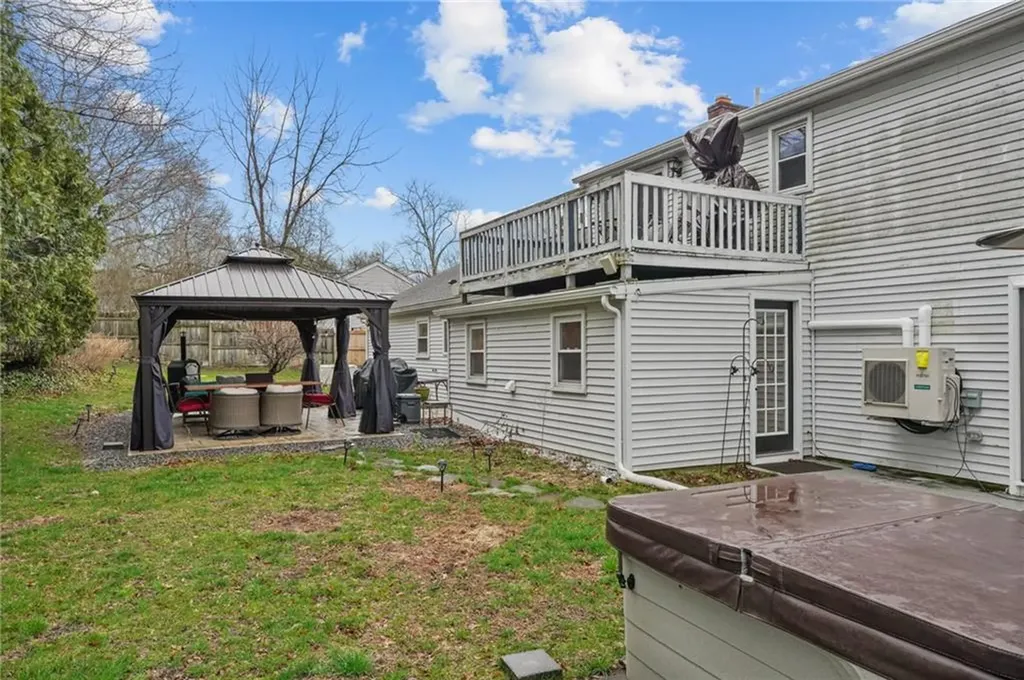 9 Rosedale Avenue Barrington RI 02806