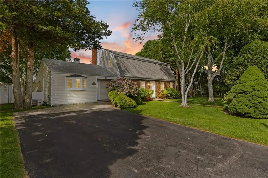 39 Exeter Boulevard Narragansett RI 02882