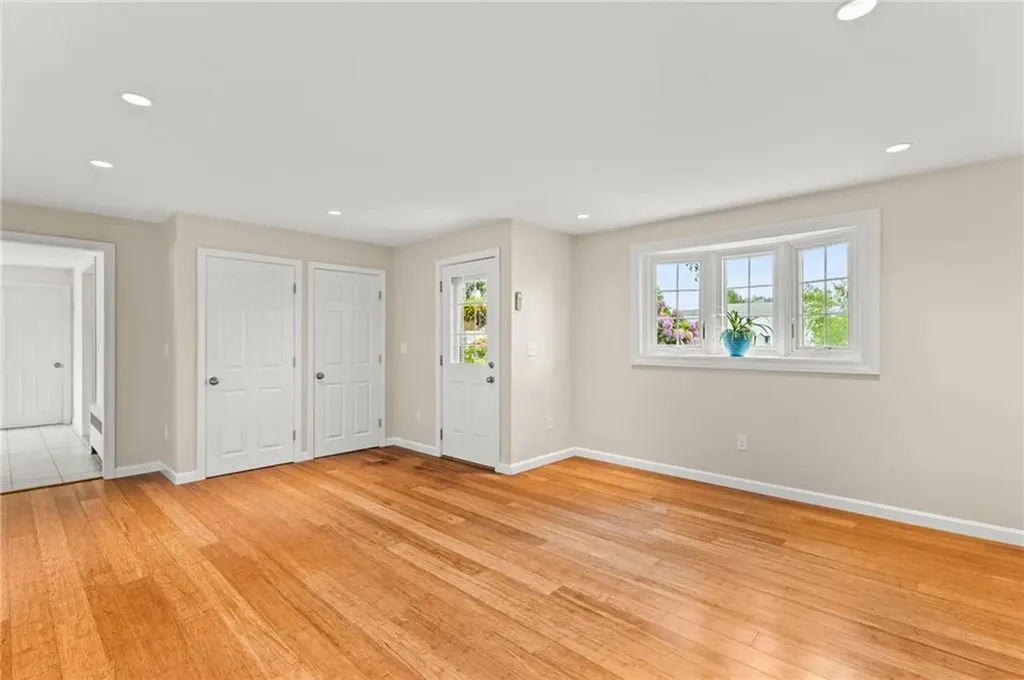 39 Exeter Boulevard Narragansett RI 02882