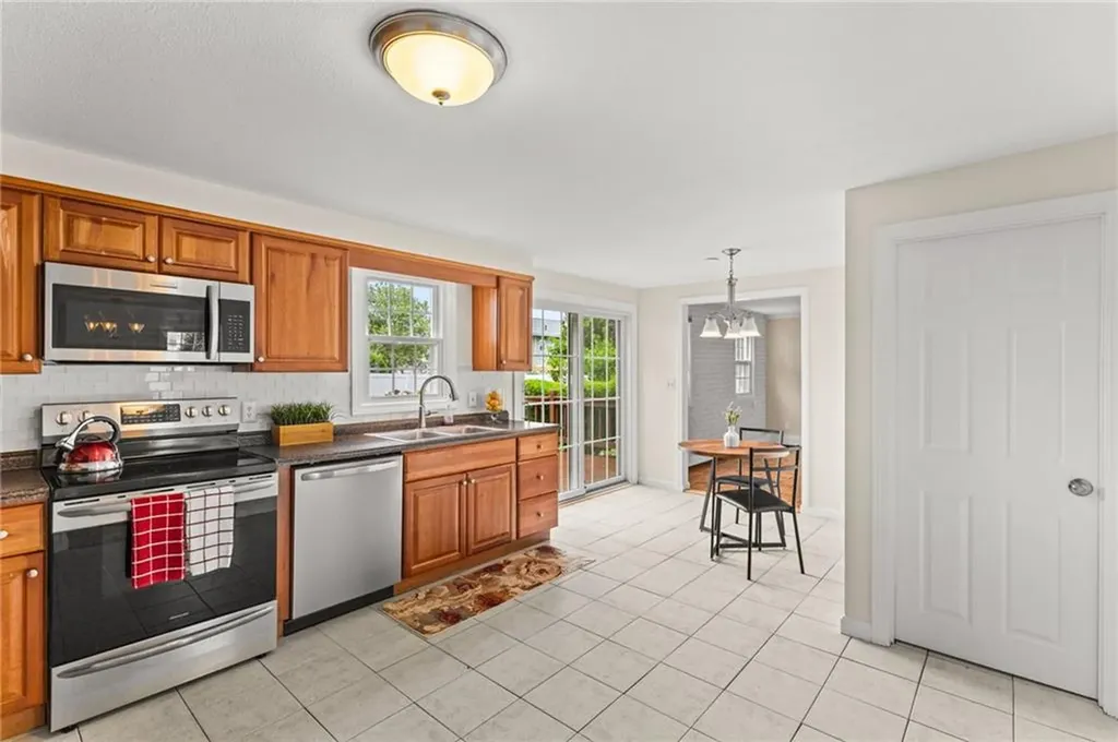 39 Exeter Boulevard Narragansett RI 02882