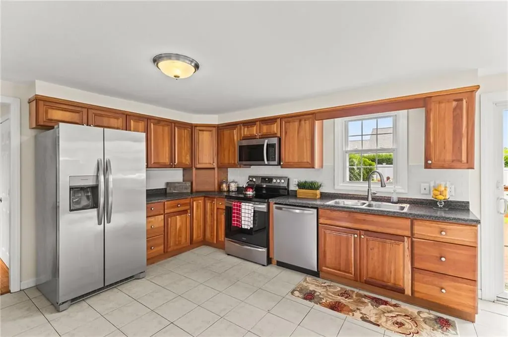 39 Exeter Boulevard Narragansett RI 02882