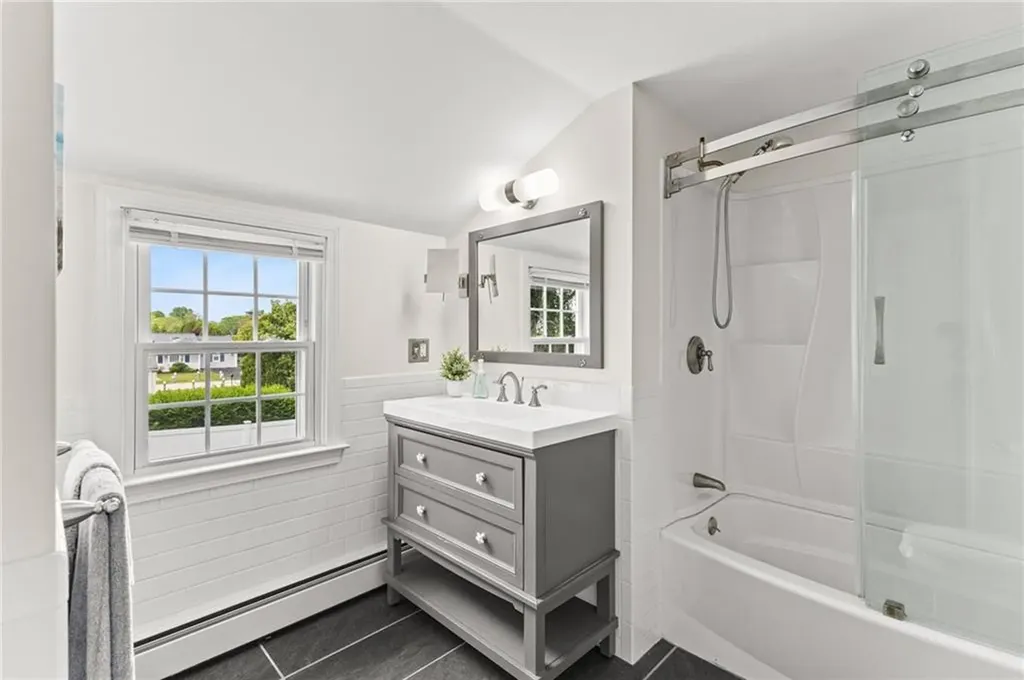 39 Exeter Boulevard Narragansett RI 02882