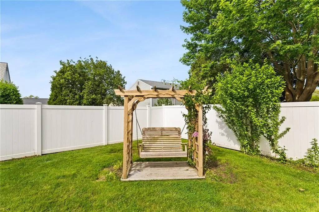 39 Exeter Boulevard Narragansett RI 02882