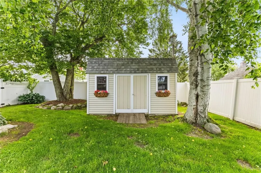 39 Exeter Boulevard Narragansett RI 02882