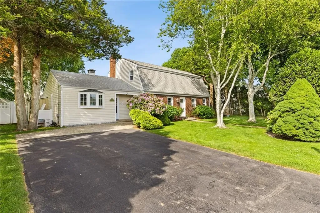 39 Exeter Boulevard Narragansett RI 02882