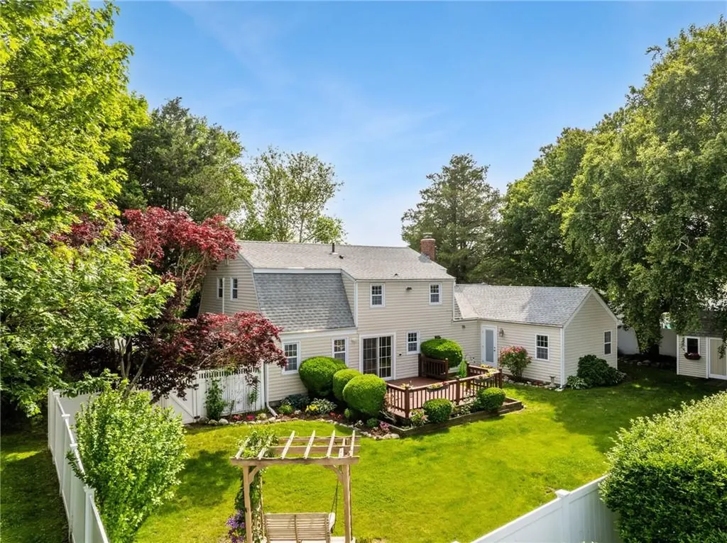 39 Exeter Boulevard Narragansett RI 02882