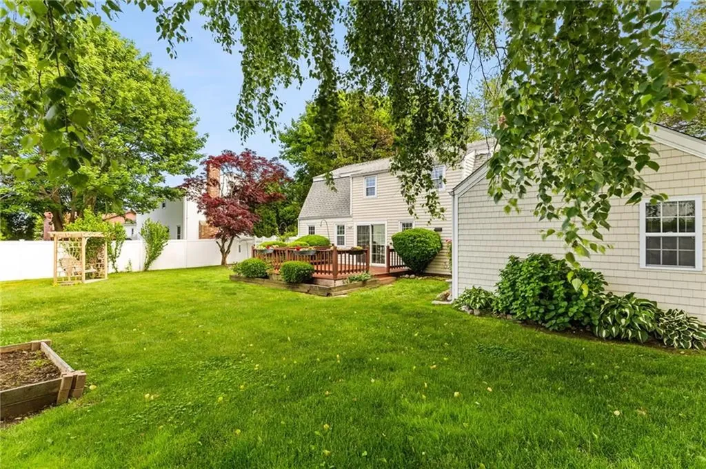 39 Exeter Boulevard Narragansett RI 02882