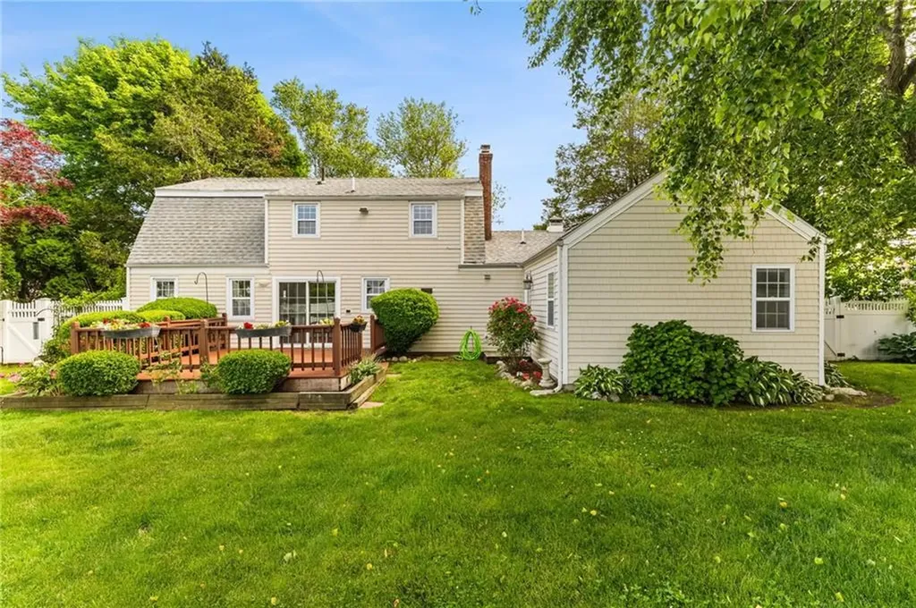 39 Exeter Boulevard Narragansett RI 02882