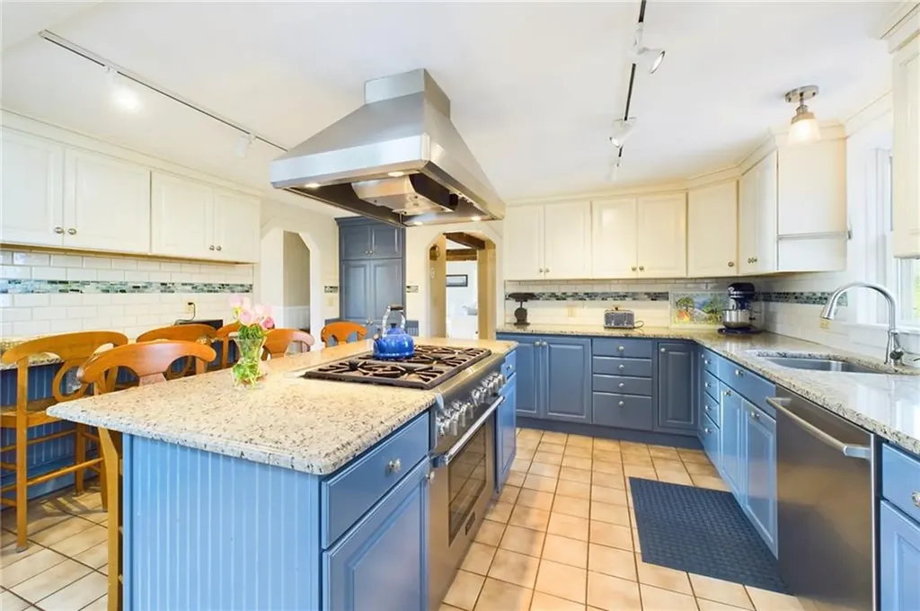 1087 Lakeside Drive Block Island RI 02807