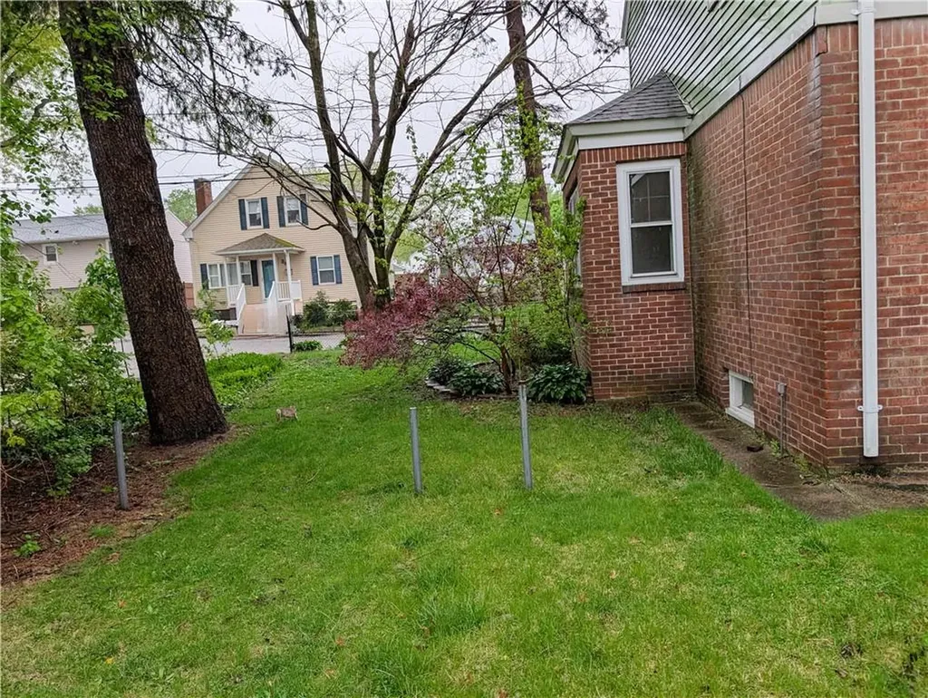 33 Zella Street Providence RI 02908
