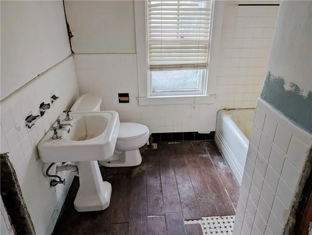 33 Zella Street Providence RI 02908