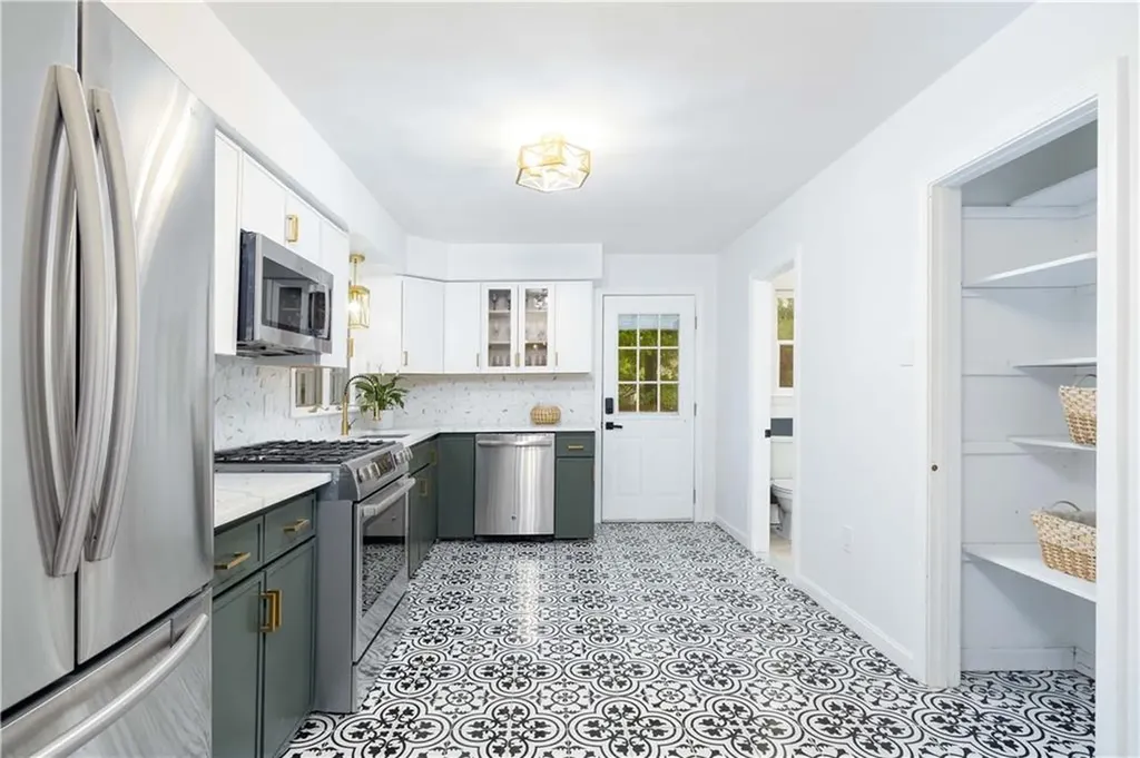 20 Barker Avenue Warren RI 02885