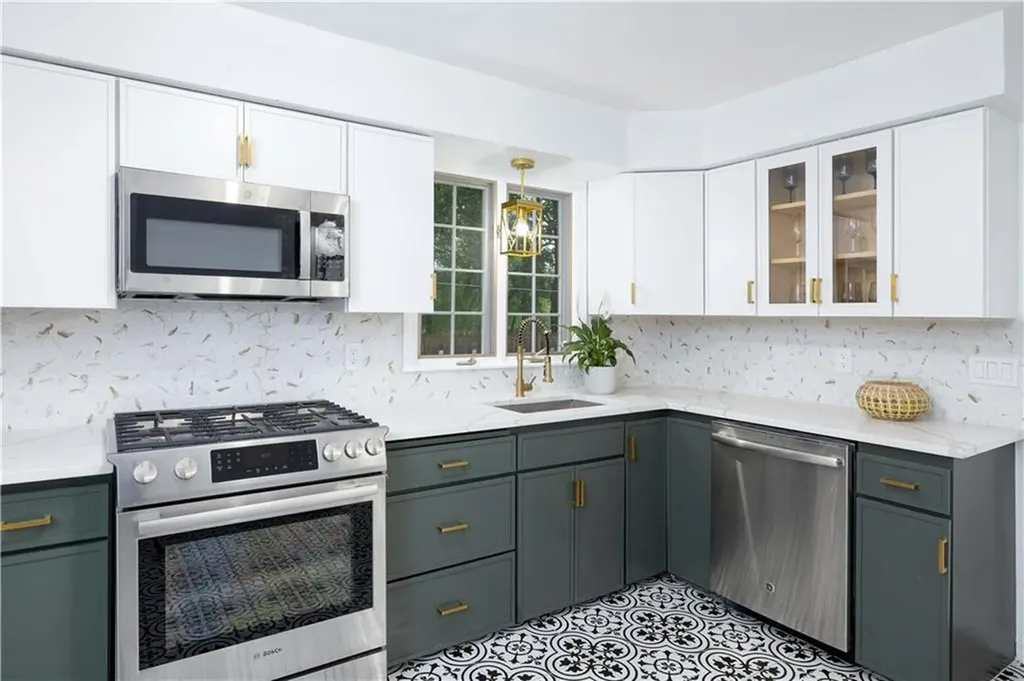 20 Barker Avenue Warren RI 02885