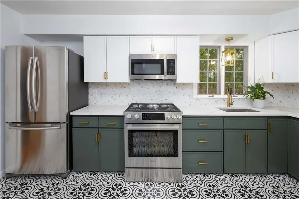 20 Barker Avenue Warren RI 02885