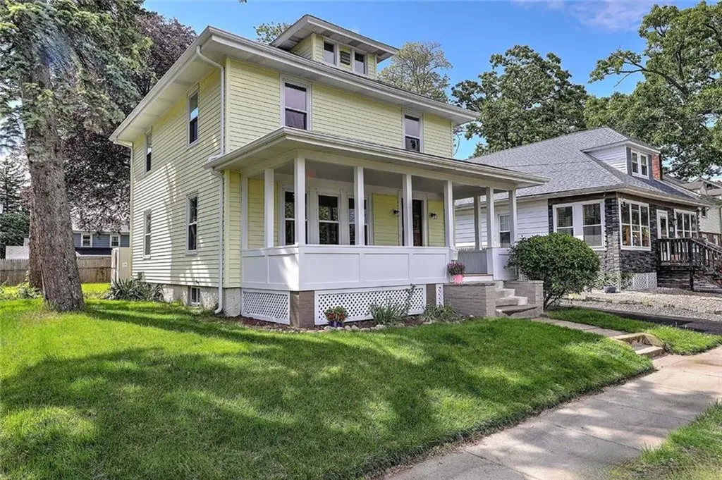 101 Knollwood Avenue Cranston RI 02910