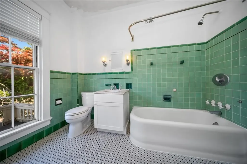 33 Kay Street Newport RI 02840