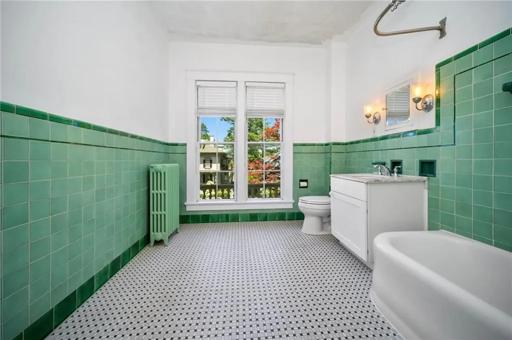 33 Kay Street Newport RI 02840