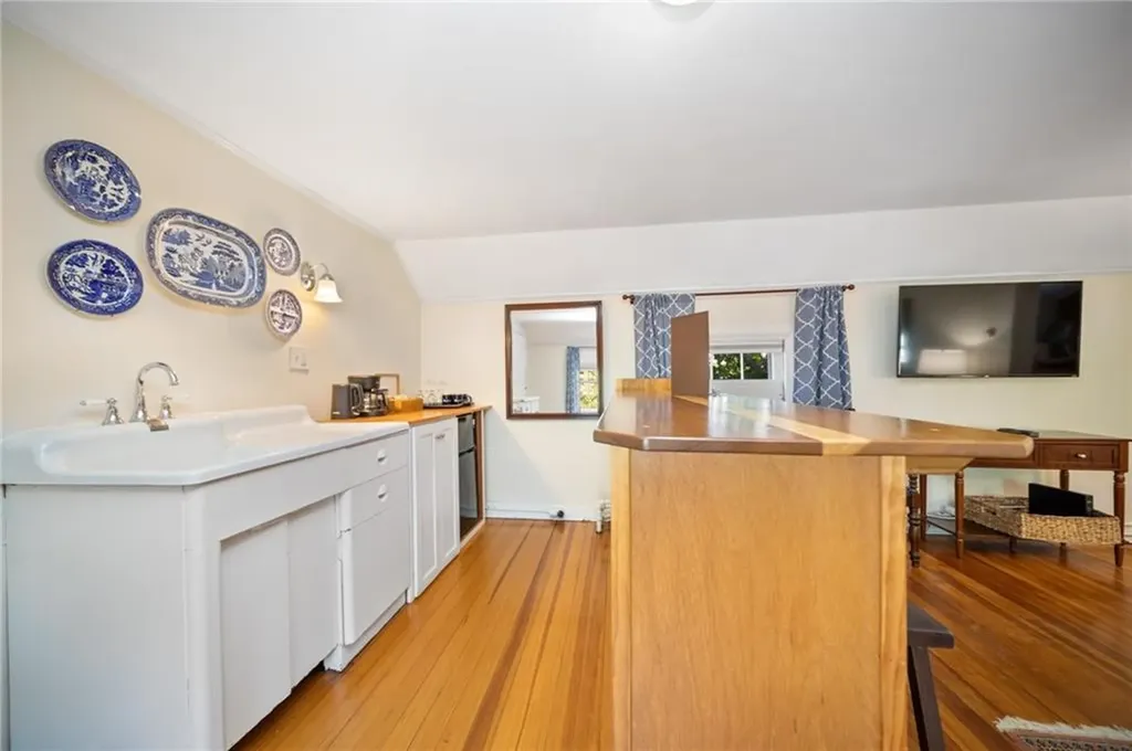 33 Kay Street Newport RI 02840
