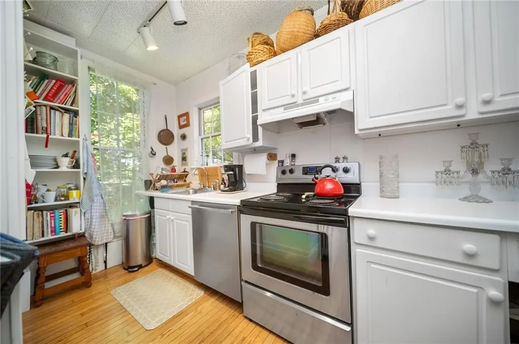 33 Kay Street Newport RI 02840