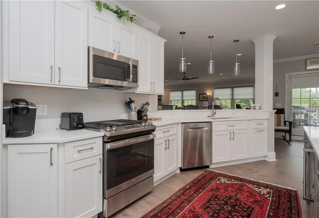 283 287 Broadway Avenue Newport RI 02840