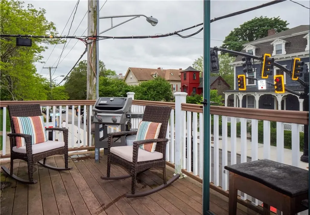 283 287 Broadway Avenue Newport RI 02840