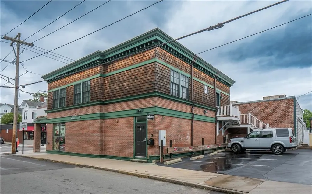 283 287 Broadway Avenue Newport RI 02840