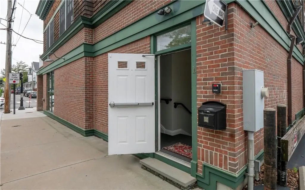 283 287 Broadway Avenue Newport RI 02840