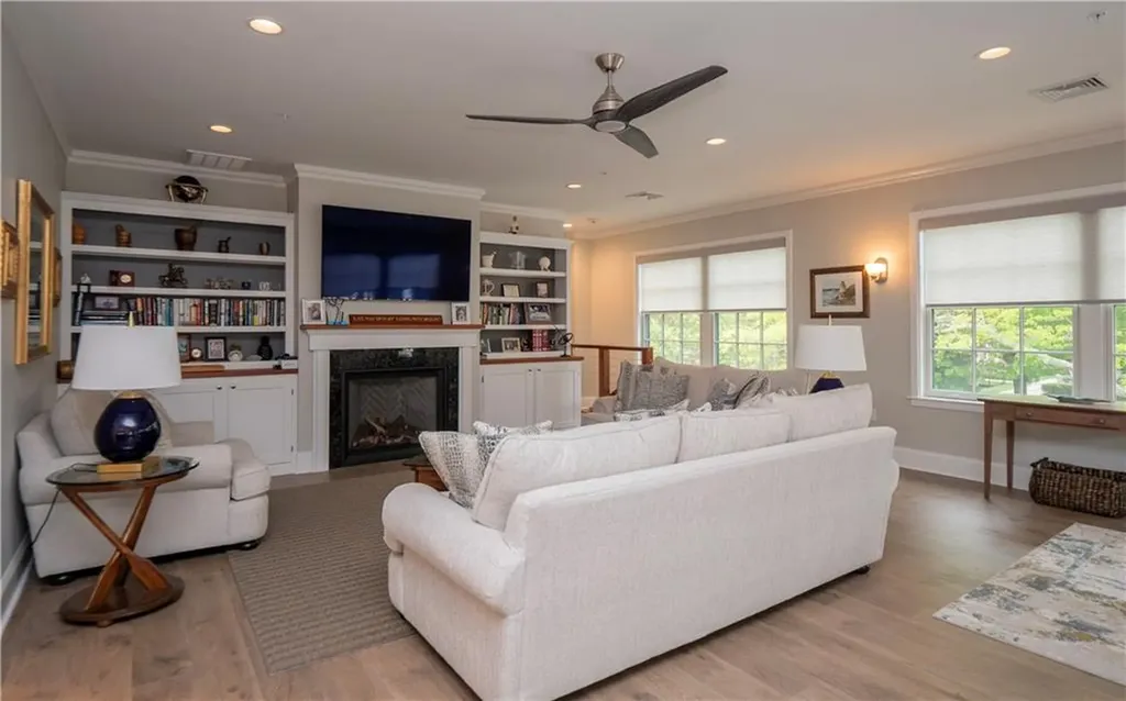 283 287 Broadway Avenue Newport RI 02840