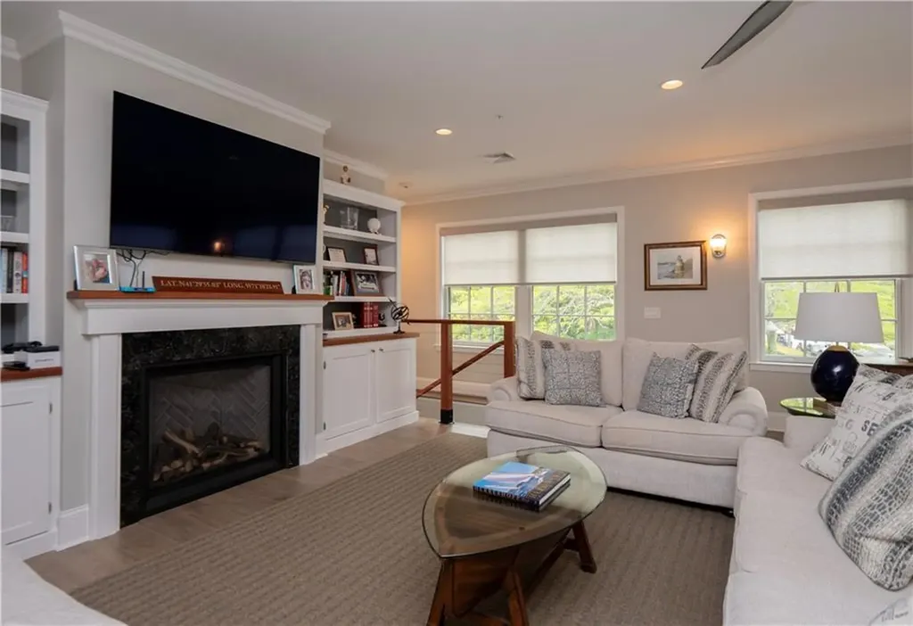 283 287 Broadway Avenue Newport RI 02840