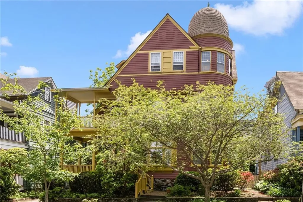 17 Creighton Street Providence RI 02906