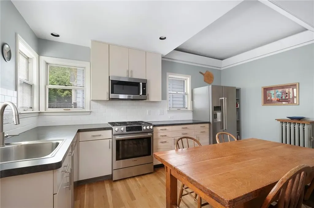 17 Creighton Street Providence RI 02906