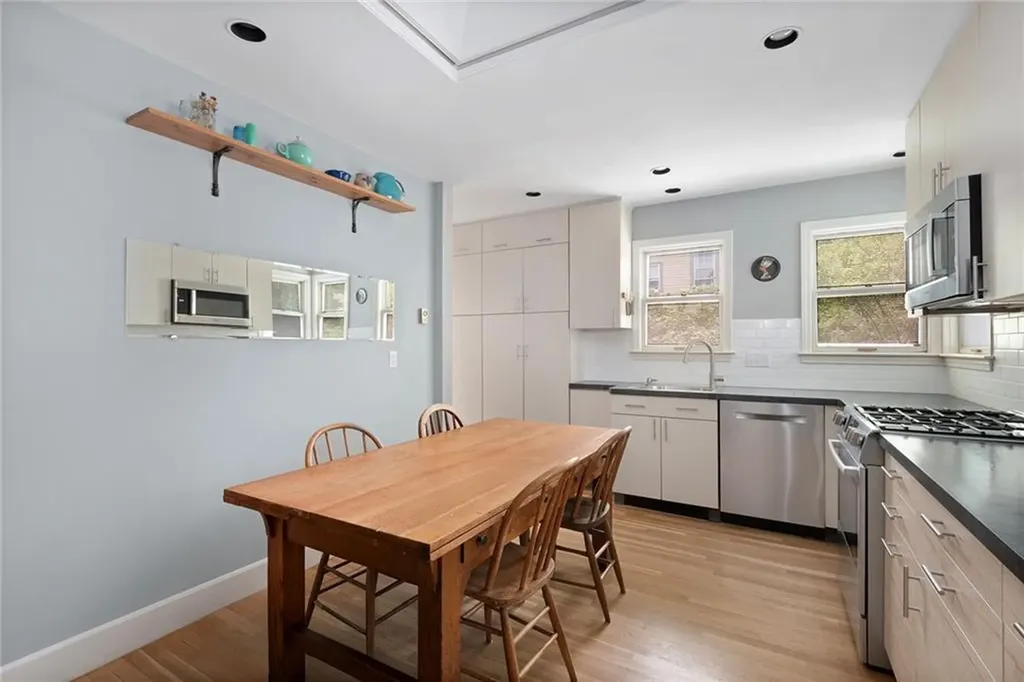 17 Creighton Street Providence RI 02906