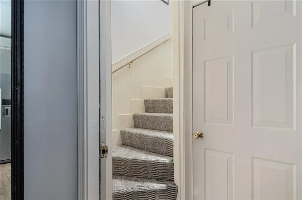 17 Creighton Street Providence RI 02906