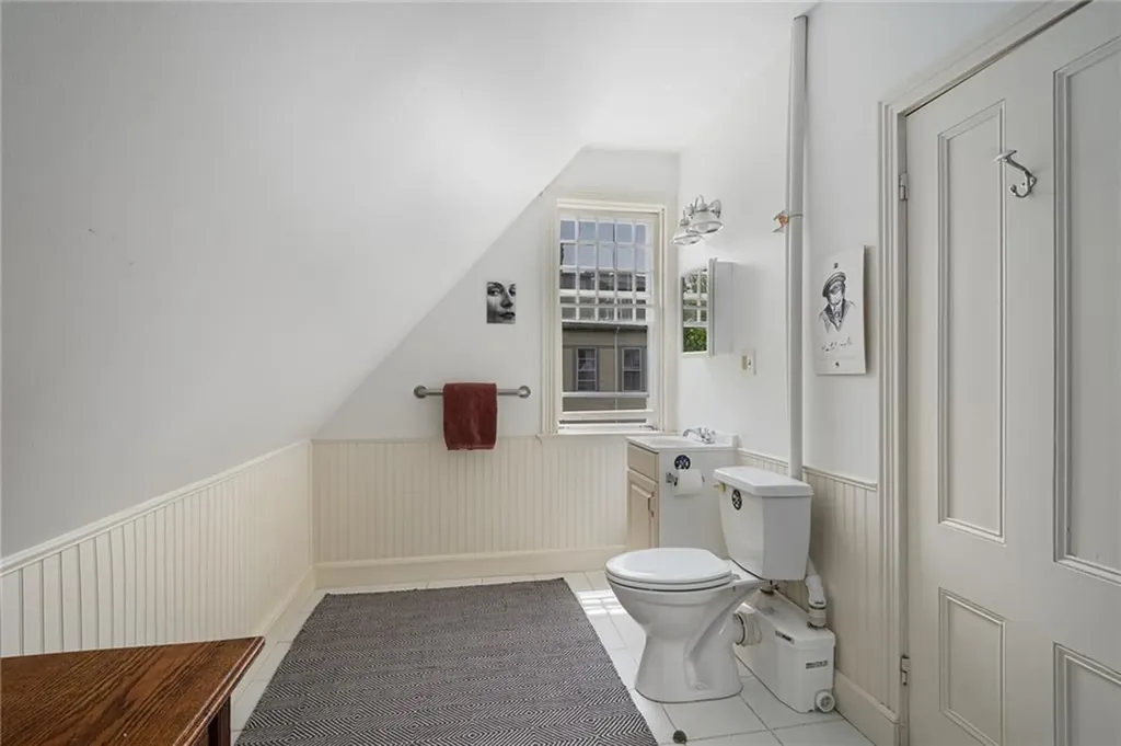 17 Creighton Street Providence RI 02906