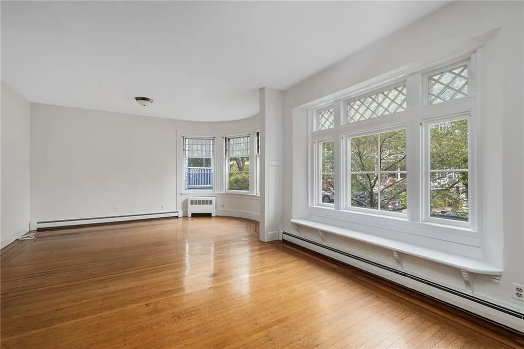 17 Creighton Street Providence RI 02906