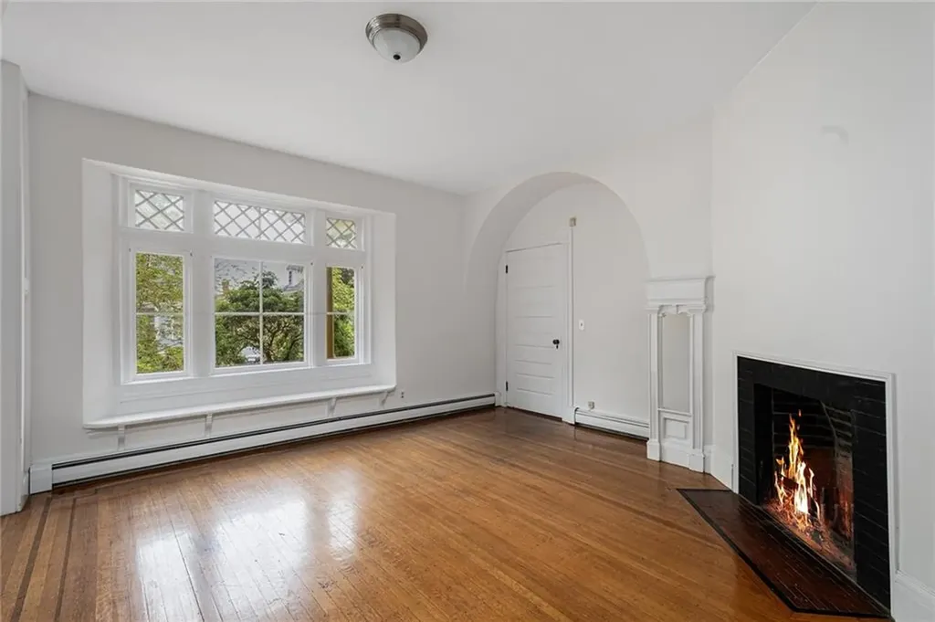 17 Creighton Street Providence RI 02906