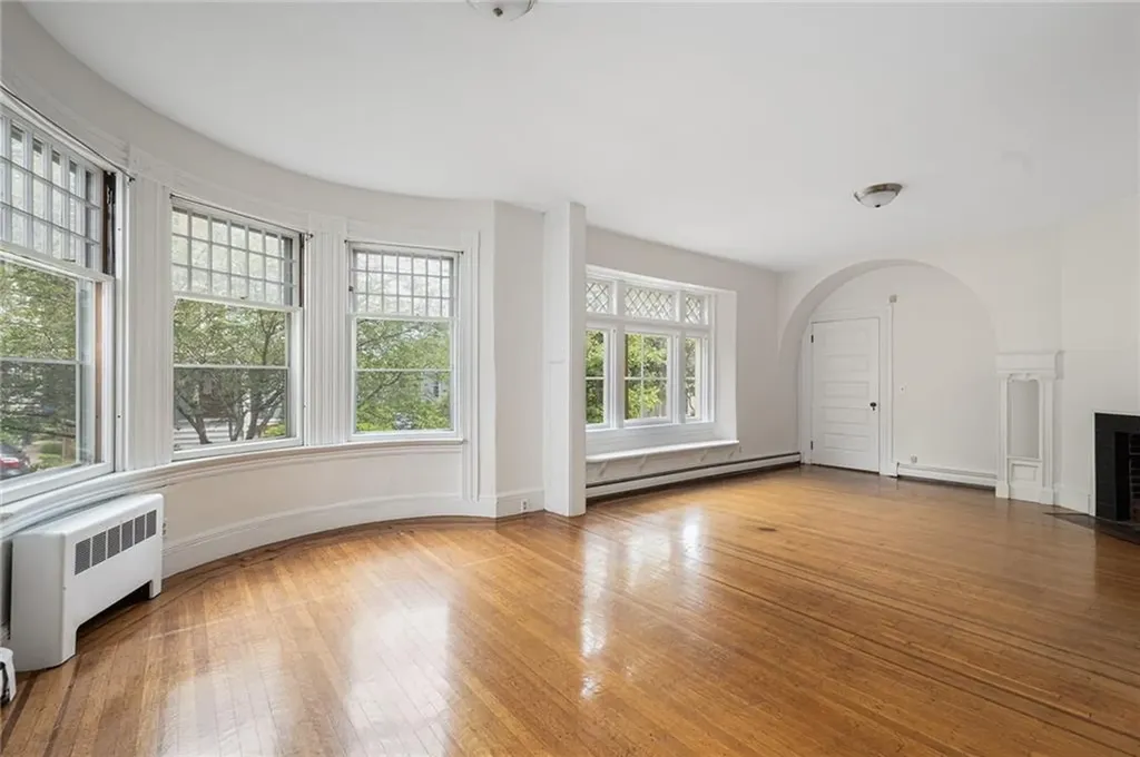 17 Creighton Street Providence RI 02906