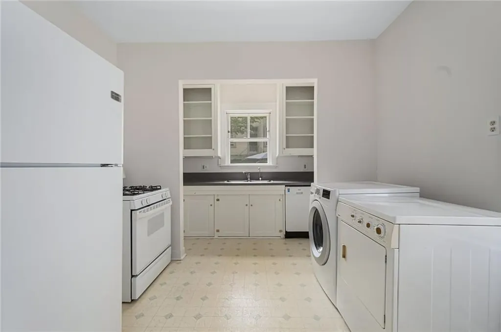 17 Creighton Street Providence RI 02906