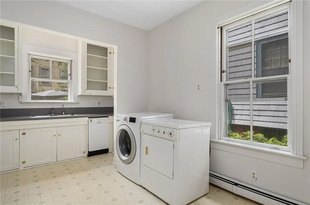 17 Creighton Street Providence RI 02906
