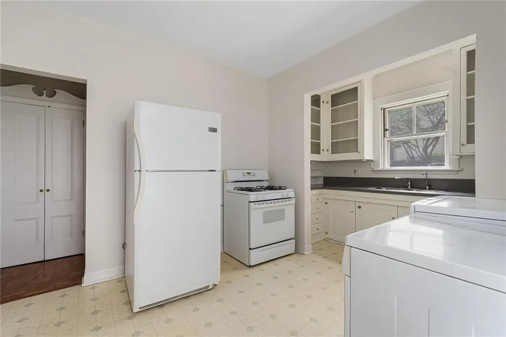 17 Creighton Street Providence RI 02906