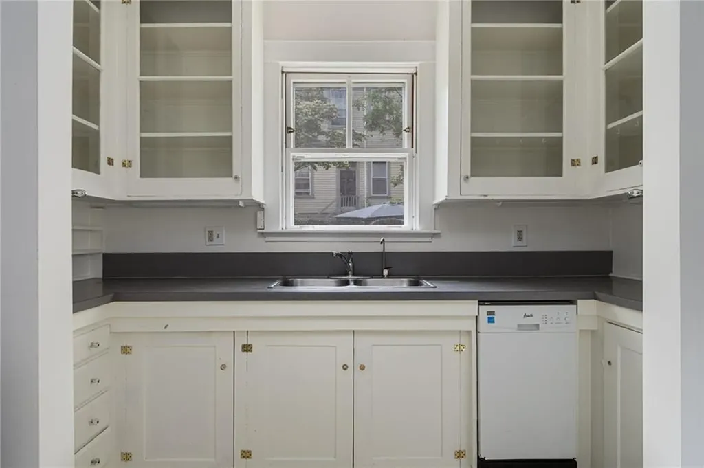 17 Creighton Street Providence RI 02906