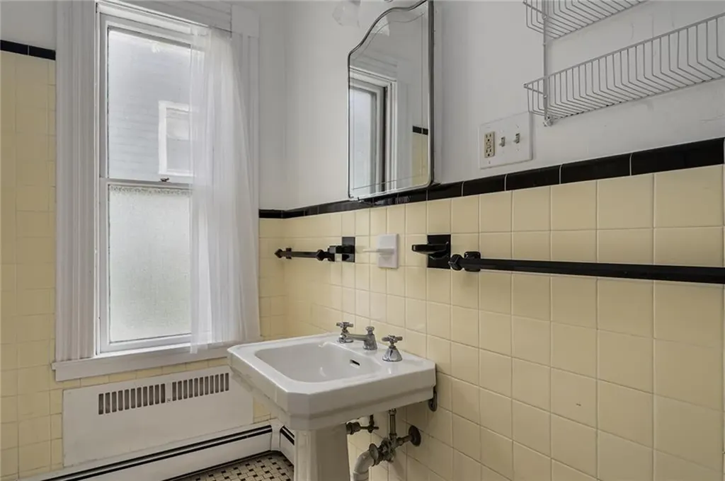 17 Creighton Street Providence RI 02906